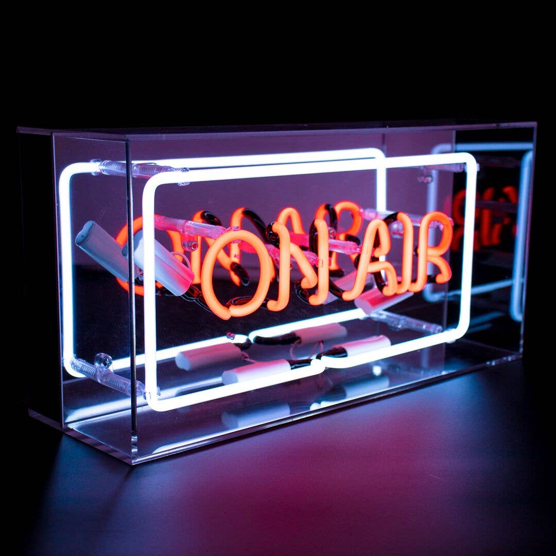 Neon on air light outlet